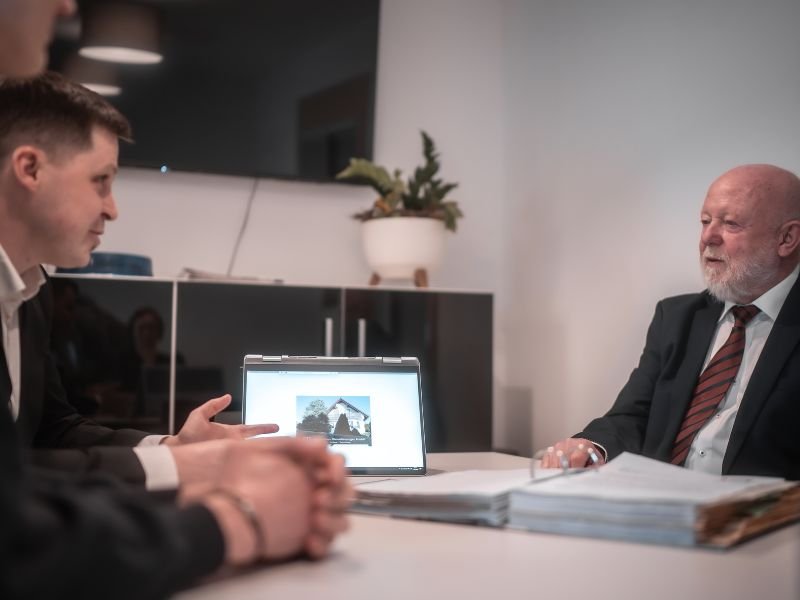 Verkaufsgespr�ch im B�ro