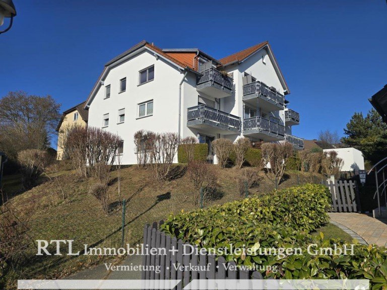 Au�enansicht Mehrfamilienhaus Hof Wohnung gem�tliche 3- Zimmer- Wohnung mit Balkon & Garage im gepflegten Mehrfamilienhaus (A1716)