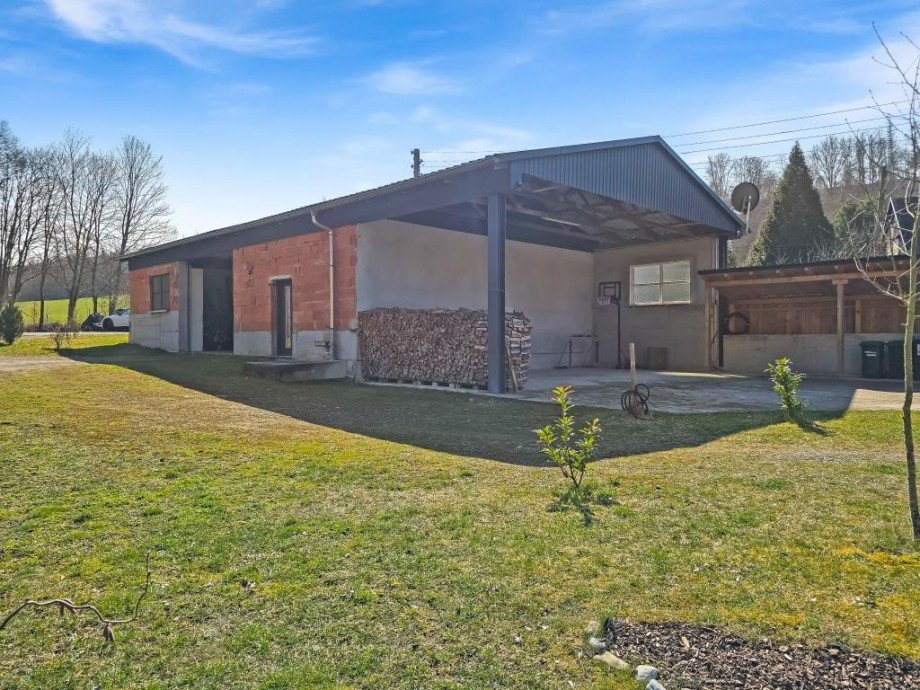 Seitenansicht Halle Einfamilienhaus E�bach