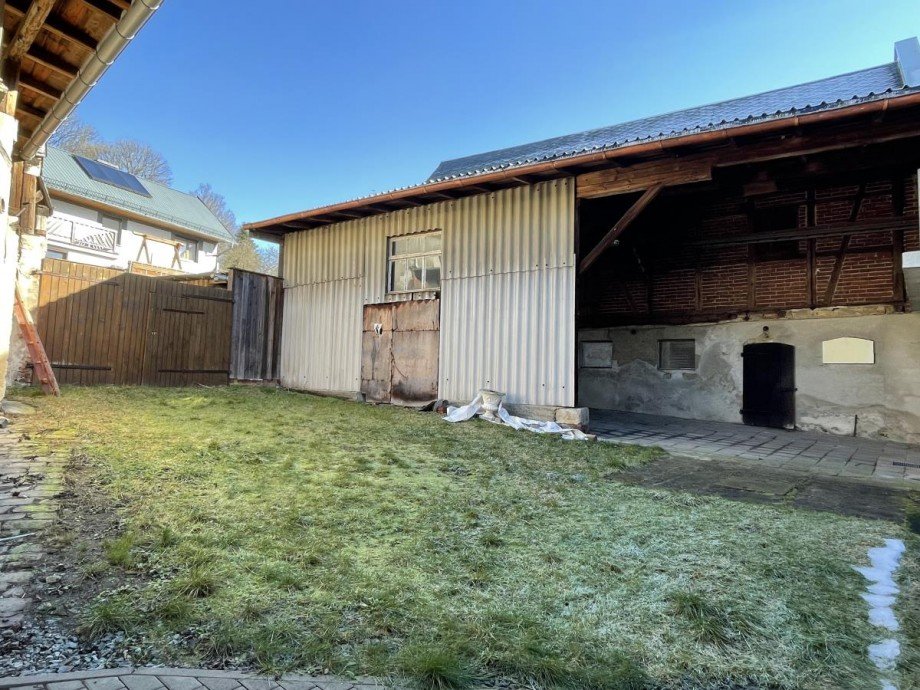 Gr�nfl�che im Innenhof Einfamilienhaus Gefell