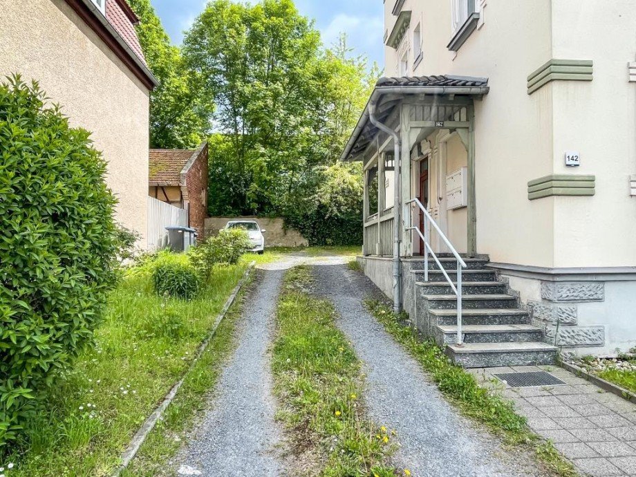 Hofeinfahrt Mehrfamilienhaus P��neck