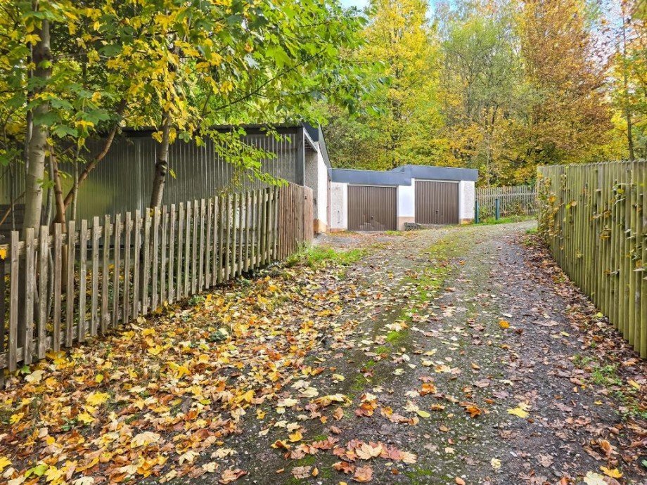 Zufahrt + Garagen Einfamilienhaus Saalburg-Ebersdorf