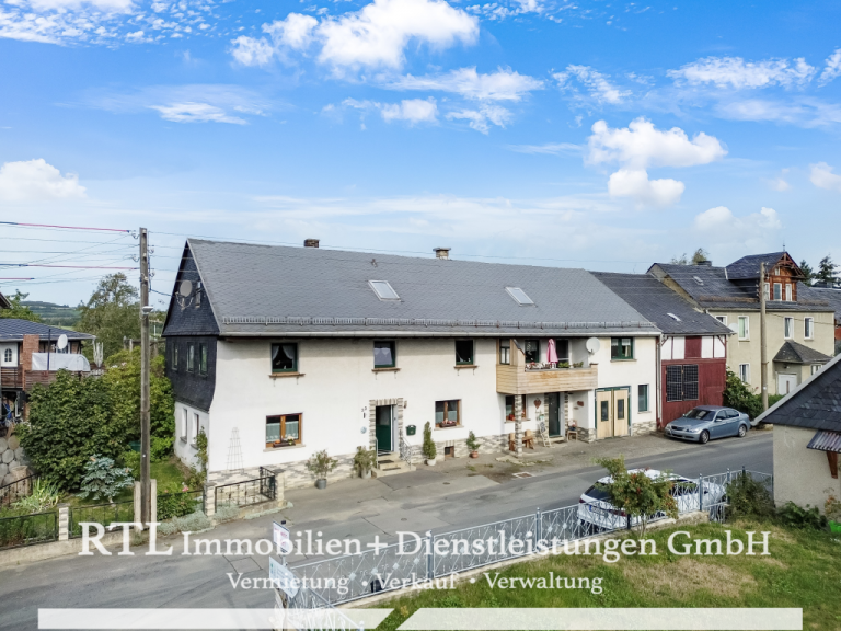 Frontansicht Haus Saalburg-Ebersdorf Einfamilienhaus ca. 200 m� Wohnfl�che, Innenhof und gro�z�giges Grundst�ck (A1772)