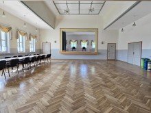 Saal (A1550) Vielseitiges Kulturhaus mit Veranstaltungssaal und Ferienwohnungen in Kleingeschwenda