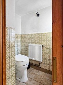 separates WC Ankommen im Gr�nen: Familienhaus mit Platz, Garten und Scheune/Werkstatt (A1734)