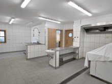 K�che (A1550) Vielseitiges Kulturhaus mit Veranstaltungssaal und Ferienwohnungen in Kleingeschwenda