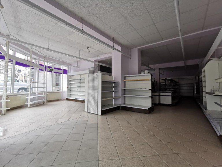 Blick zum Fenster Bad Lobenstein Einzelhandel ebenerdige Gewerbeeinheit ab sofort verf�gbar!