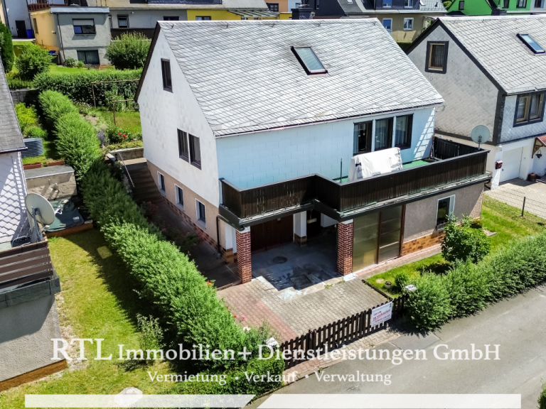 Frontansicht Wurzbach Einfamilienhaus Ruhig wohnen am Ortsrand - kompakt, gepflegt und mit Garten (A1743)