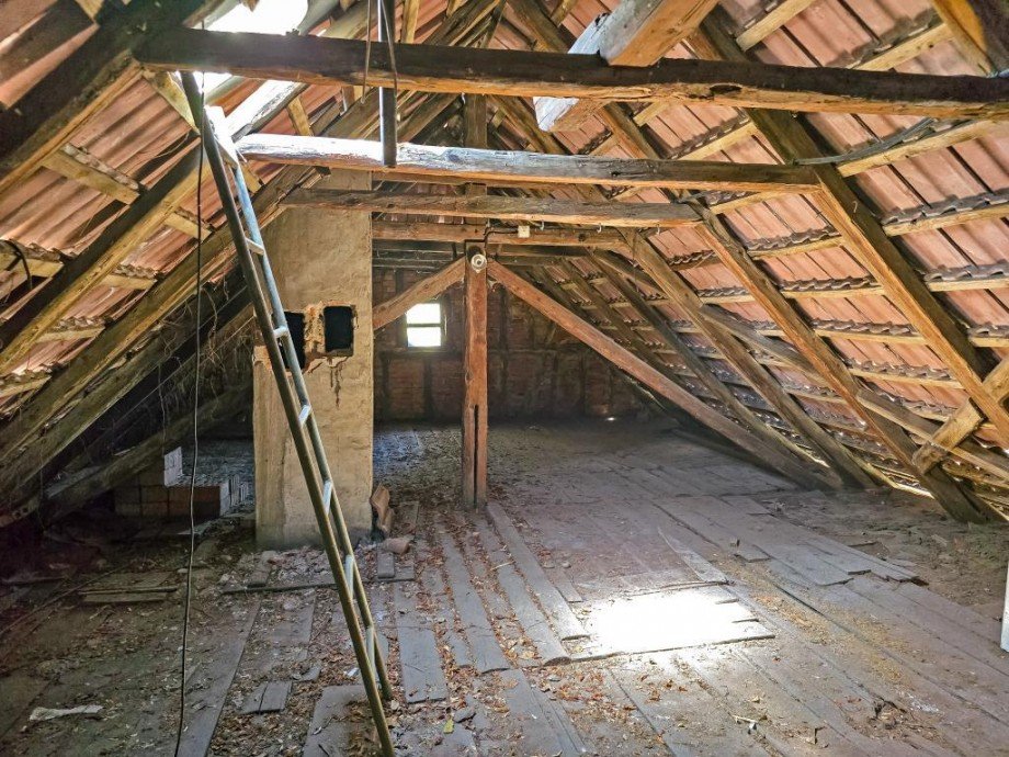 Dachboden Mehrfamilienhaus P��neck