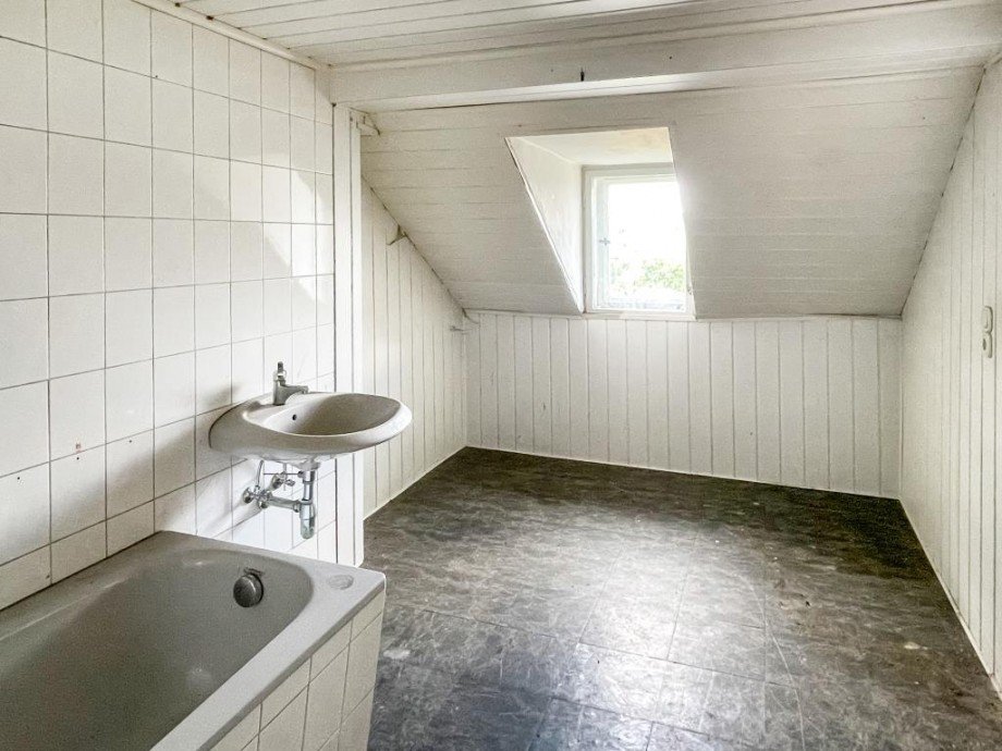 Badezimmer DG Mehrfamilienhaus P��neck