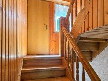 Aufgang zum OG Ankommen im Gr�nen: Familienhaus mit Platz, Garten und Scheune/Werkstatt (A1734)