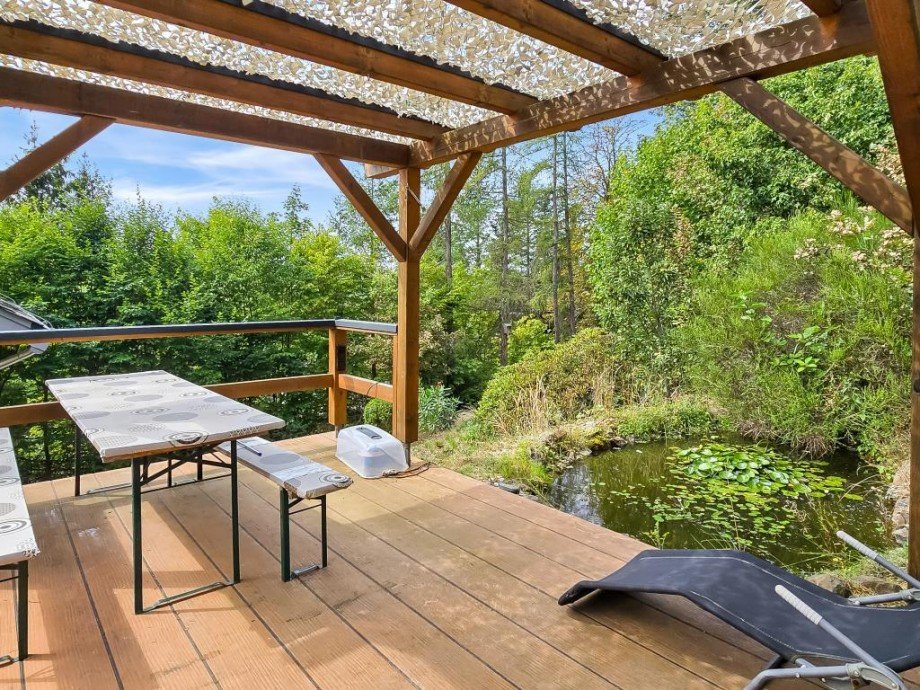 Sitzplatz mit Teich Ferienhaus Saalburg-Ebersdorf