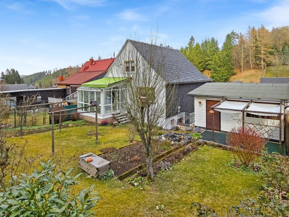 R�ckseite Einfamilienhaus Schwarzatal