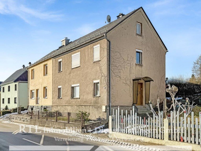 Stra�enansicht Rosenthal am Rennsteig Doppelhaush�lfte Doppelhaush�lfte mit gro�em Grundst�ck - viel Fl�che und Entwicklungspotenzial A1657