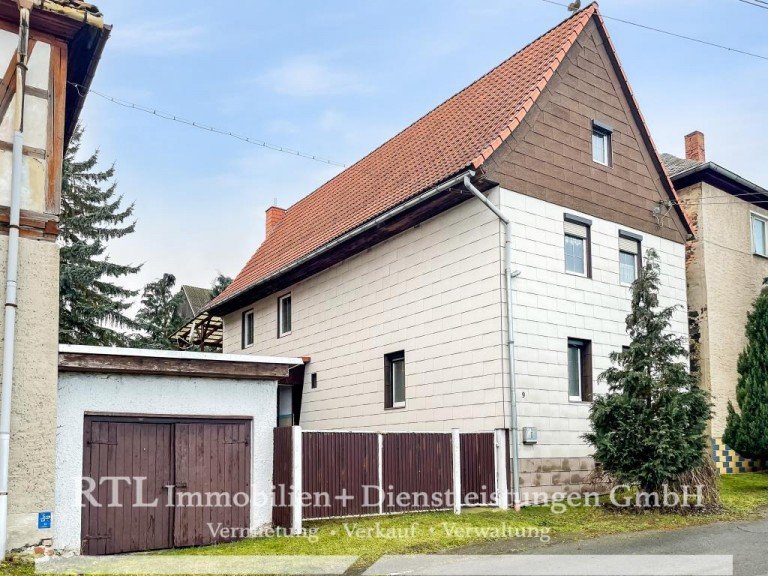 Ansicht Neustadt an der Orla Haus Platzwunder zum fairen Preis: Bauernhaus mit viel Wohnfl�che, Nebengeb�ude und Garage (A1661)