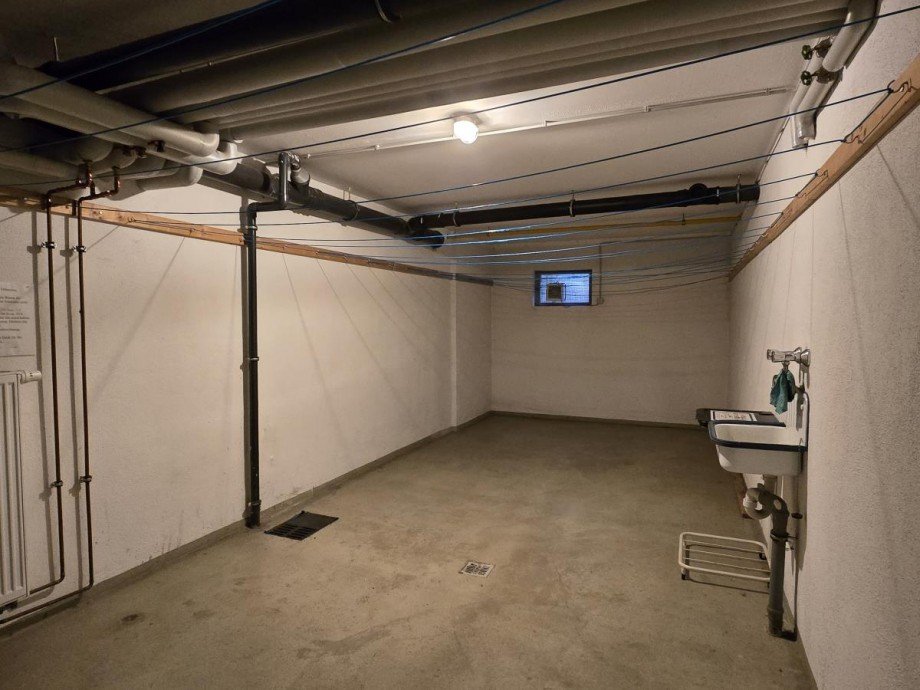 W�schekeller Wohnung Hof