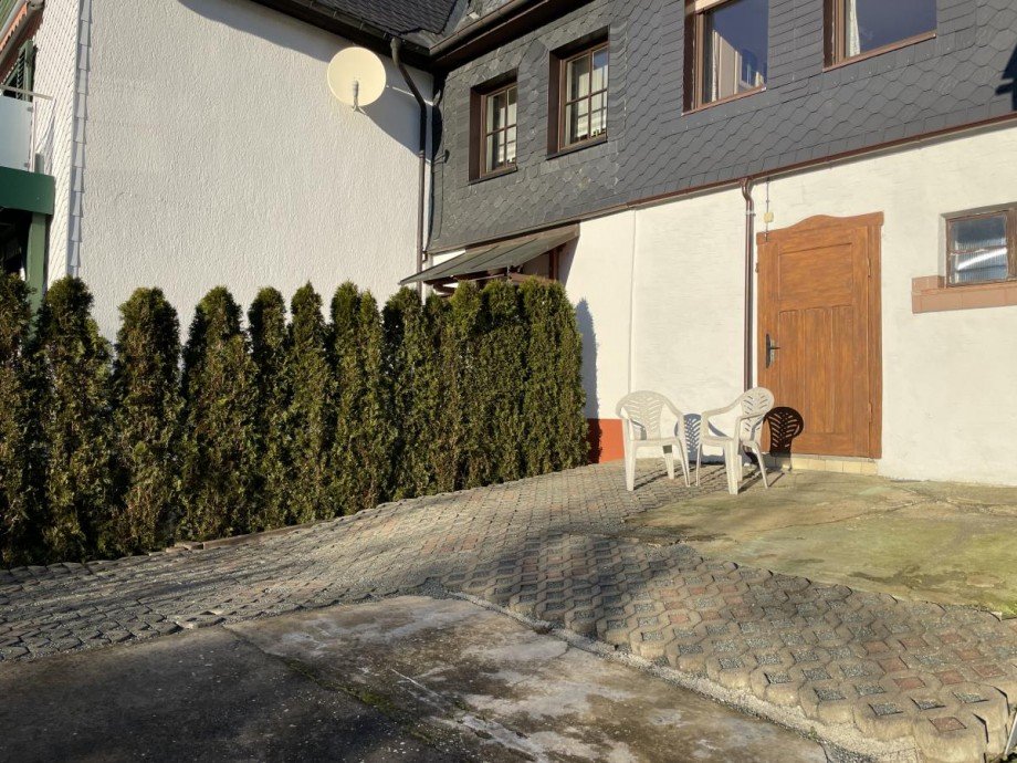 Platz hinter dem Haus Doppelhaush�lfte Rosenthal am Rennsteig