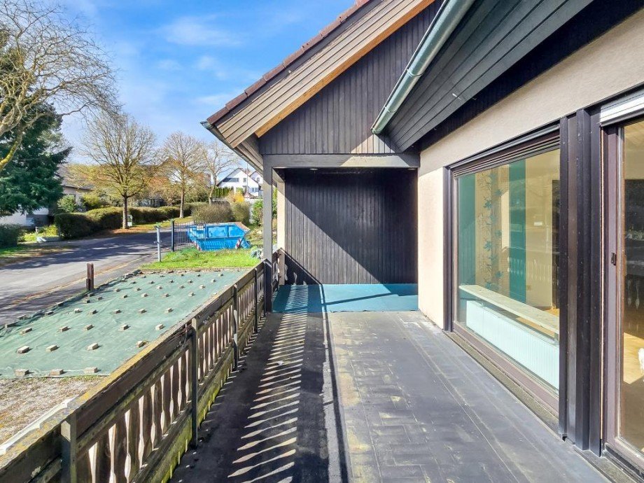 gro�er S�dbalkon Einfamilienhaus Ha�furt