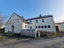 Au�enansicht (A1550) Vielseitiges Kulturhaus mit Veranstaltungssaal und Ferienwohnungen in Kleingeschwenda