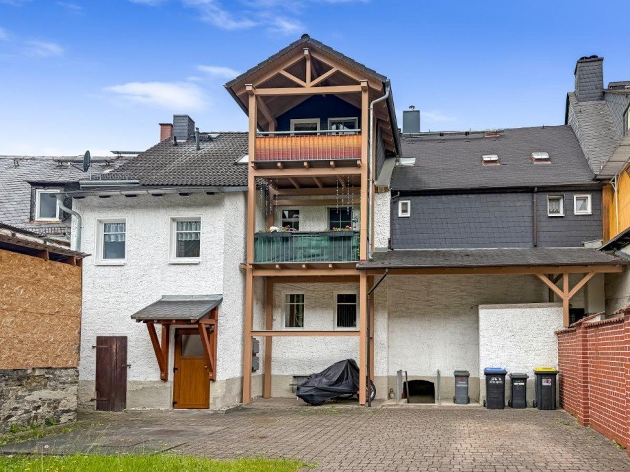 Hinteransicht Mehrfamilienhaus Leutenberg