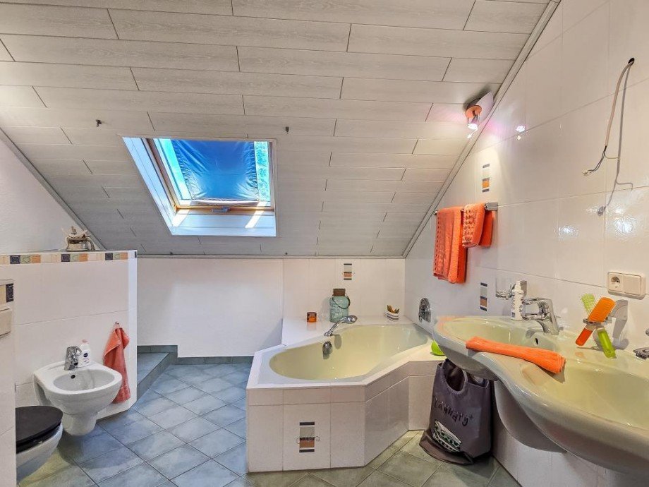 zweites Badezimmer DG Einfamilienhaus Rehau