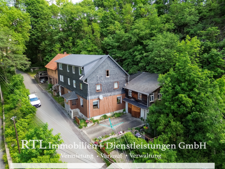 Au�enansicht Remptendorf Einfamilienhaus Ankommen im Gr�nen: Familienhaus mit Platz, Garten und Scheune/Werkstatt (A1734)