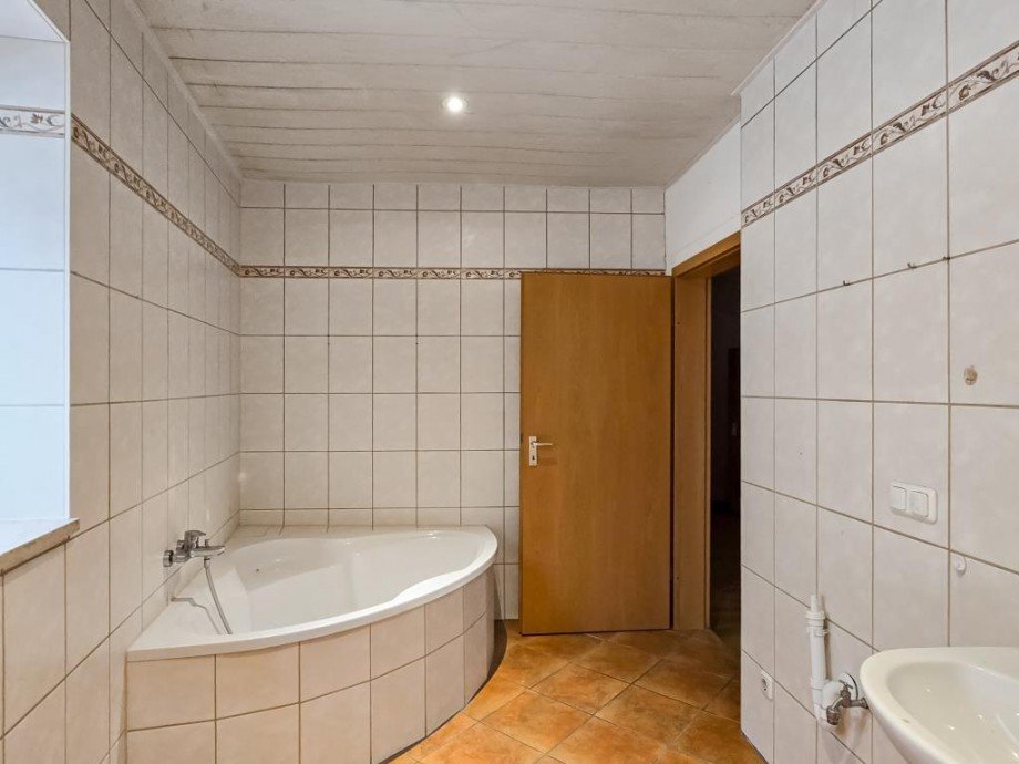 Badezimmer Wohnung OG Zweifamilienhaus Schleiz