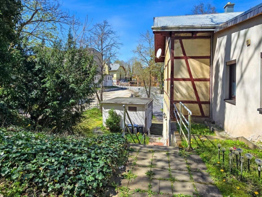 Au�enbereich Mehrfamilienhaus P��neck