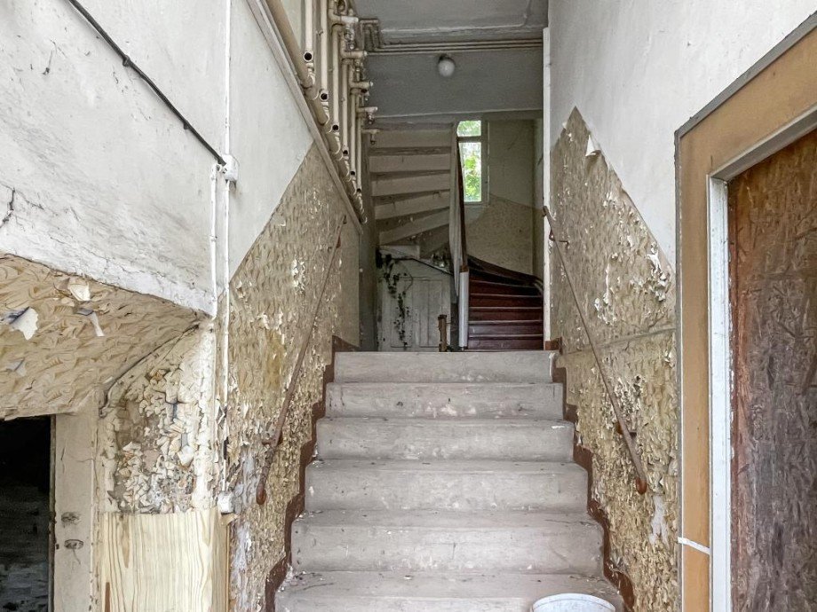 Hauseingangsbereich Mehrfamilienhaus P��neck