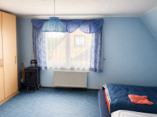 Schlafzimmer OG Kleines Haus, gro�es Grundst�ck, echtes Zuhausegef�hl (A1745)