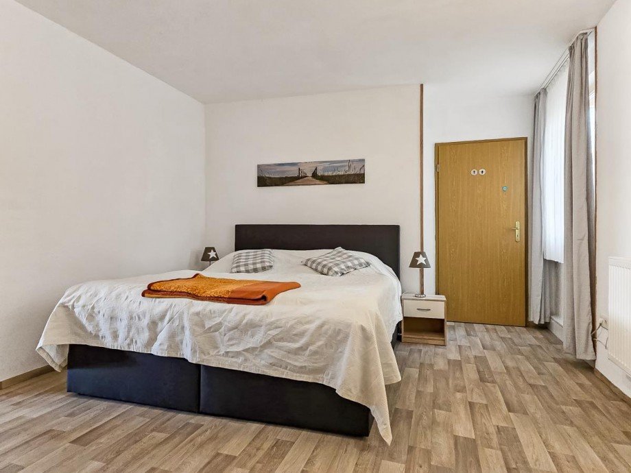 Schlafzimmer FeWo 1 Mehrfamilienhaus Leutenberg
