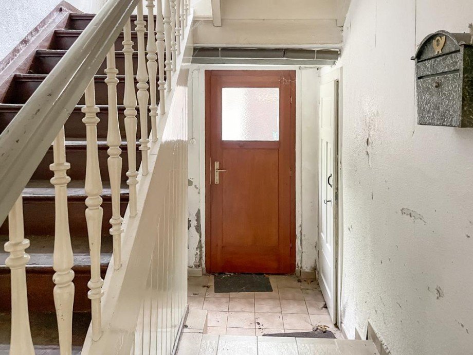 Eingangsbereich Mehrfamilienhaus P��neck
