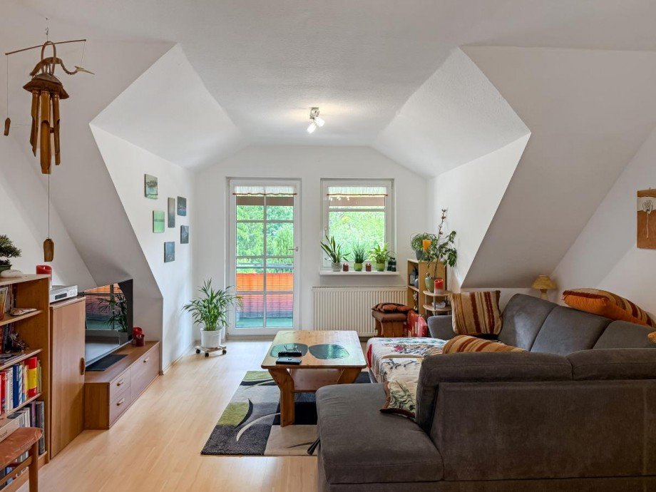 Wohnzimmer DG- Wohnung Mehrfamilienhaus Leutenberg