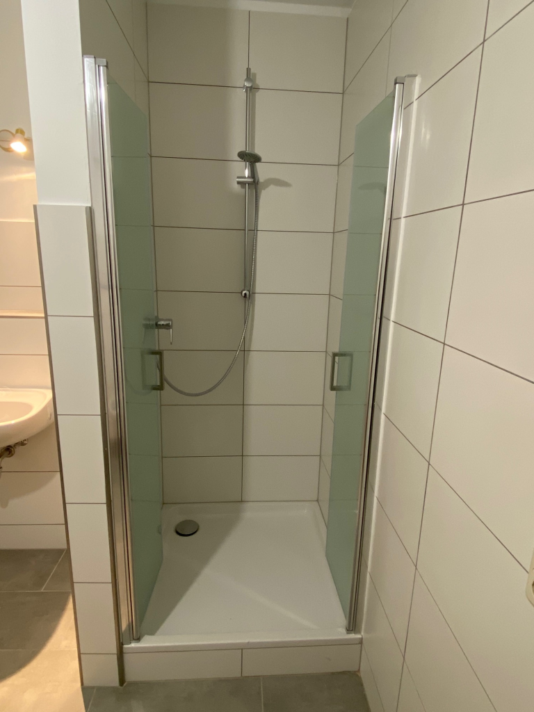 Duschkabine Mehrfamilienhaus Schleiz