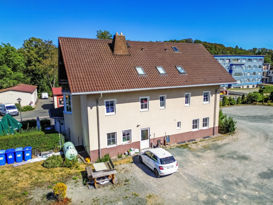 Stellplatz und Hintereingang Gastronomie Bad Lobenstein