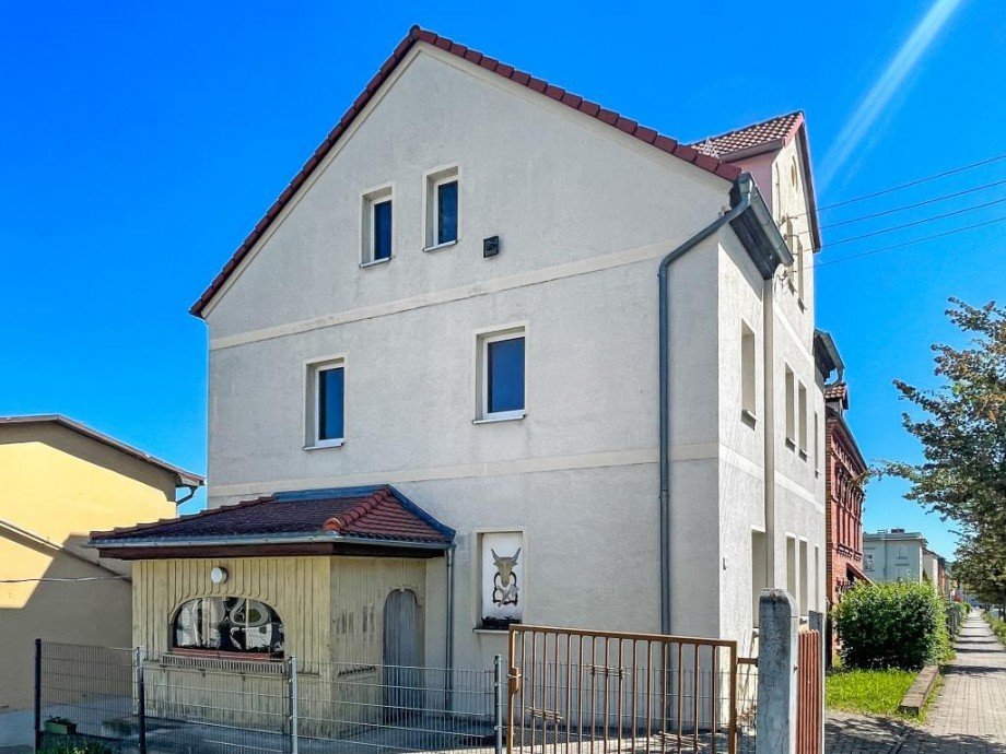 Seitansicht Mehrfamilienhaus P��neck